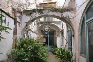 Edificio en venta en el centro de Arenys de Mar photo 0