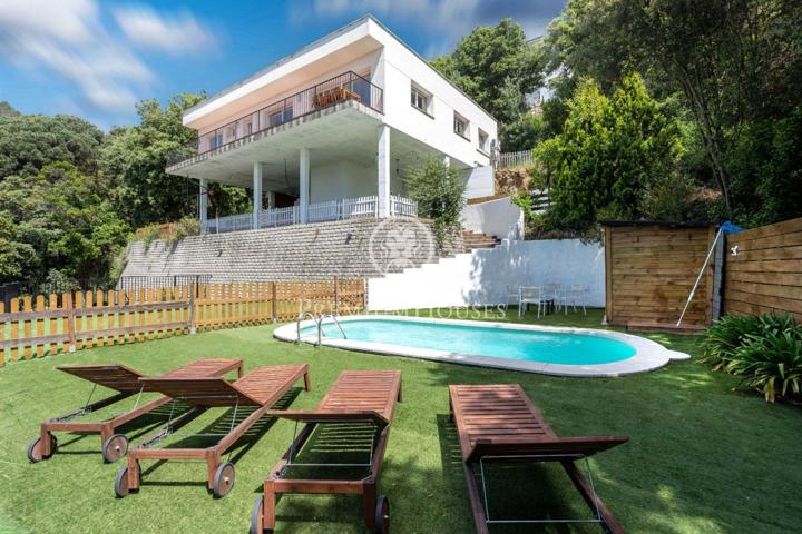 Casa en venta con piscina en Sant Cebrià de Vallalta photo 0