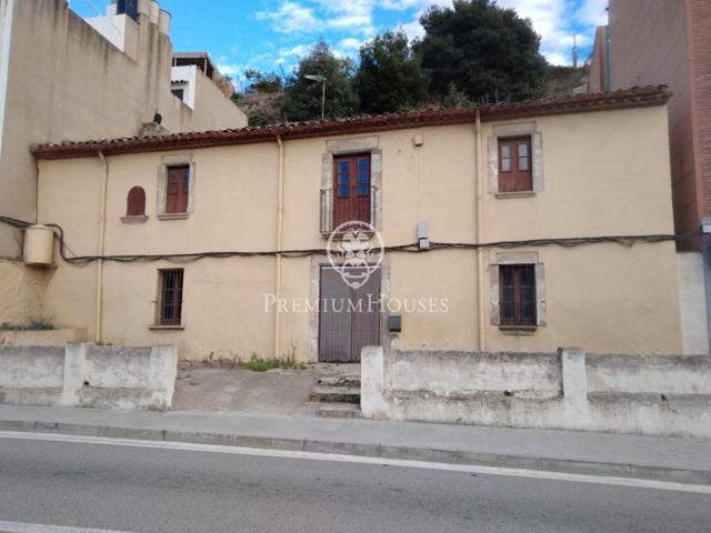 Casa de pueblo a reformar en venta en el centro de Arenys de Munt. photo 0