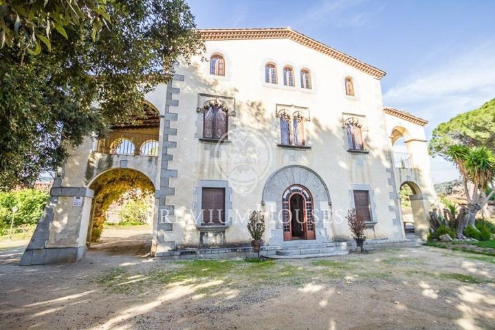 Magnífica masía catalogada del siglo XVI a la venta en Arenys de Munt. photo 0