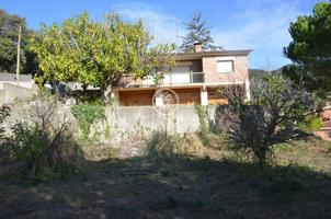 Casa en venta para reformar con vistas al mar en Cabrils photo 0