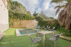 Casa en venta con piscina y licencia turística en Lloret de Mar photo 0