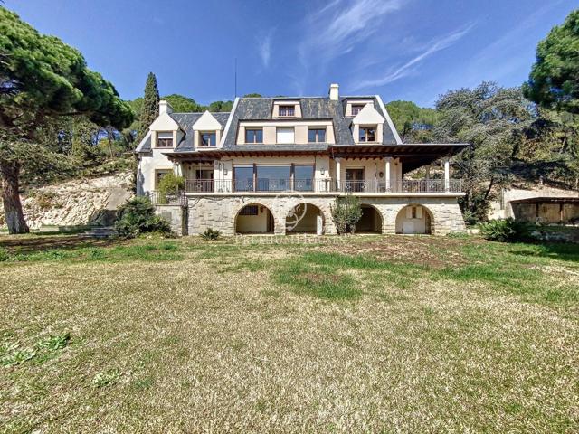 Preciosa casa estilo inglés situada en l’Ametlla del Vallès photo 0