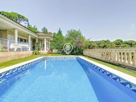 Casa en venta con piscina en Cabrils photo 0