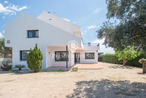 Casa completamente reformada en venta o alquiler en Can Quirze, Mataró photo 0