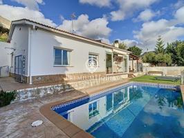 Casa en planta con vistas al mar y a la montaña en venta en Sant Cebrià de Vallalta photo 0