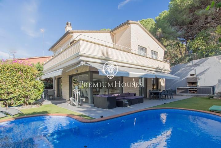 Casa en venta en el centro de San Vicenç de Montalt con piscina. photo 0