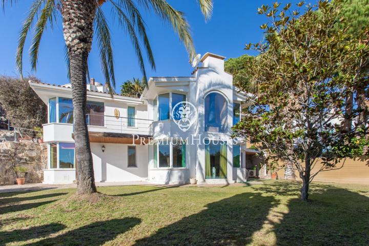 Casa en venta con excelentes vistas al mar y a la montaña photo 0