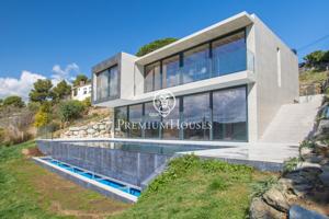 Casa en venta con espectaculares vistas al mar en Santa Susanna photo 0