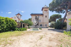 Villa modernista en alquiler frente al mar, en Sant Vicenç de Montalt. photo 0