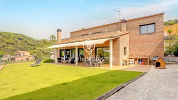 Casa en venta en Sant Vicenç de Montalt con increíbles vistas photo 0