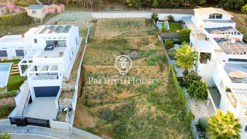 Terreno edificable en venta en Canet de Mar photo 0