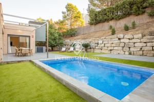 Casa en venta en Alella muy cómoda en el centro photo 0