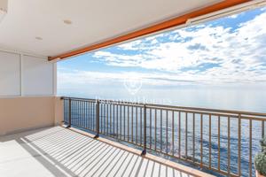 Piso en venta en Sant Andreu de Llavaneres en primera línea de mar photo 0
