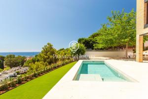 Espectacular casa en venta completamente reformada en Arenys de Mar con vistas al mar photo 0