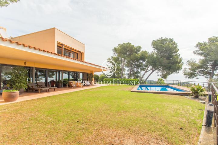 Casa en venta en Sant Andreu de Llavaneres con espectaculares vistas al mar photo 0