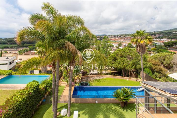 Casa en venta en Sant Vicenç de Montalt con vistas a mar y montaña photo 0