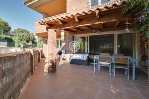 Casa en venta en Sant Vicenç de Montalt photo 0