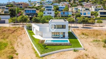 Exclusiva casa en venta en Teià photo 0
