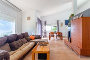 Encantadora casa en venta con vistas al mar. Sant Cebriá de Vallalta photo 0