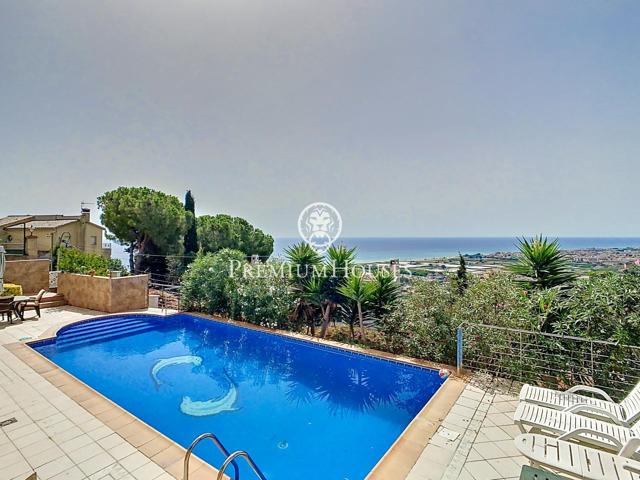 Casa unifamiliar con vistas al mar en Santa Susanna photo 0