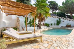 Casa mediterránea en alquiler con vistas al mar, piscina privada y apartamento independiente. Sant Cebrià de Vallalta. photo 0