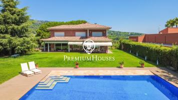 Exclusiva casa con jardín, piscina y espectaculares vistas al mar en Sant Andreu de Llavaneres photo 0