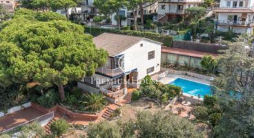 Casa en venta en Premià de Dalt con impresionantes vistas photo 0