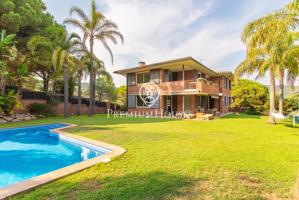 Casa en venta en Sant Andreu de Llavaneres photo 0