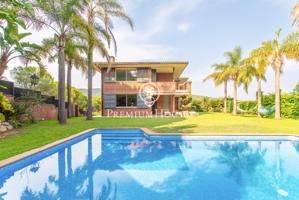 Casa en venta en Sant Andreu de Llavaneres photo 0