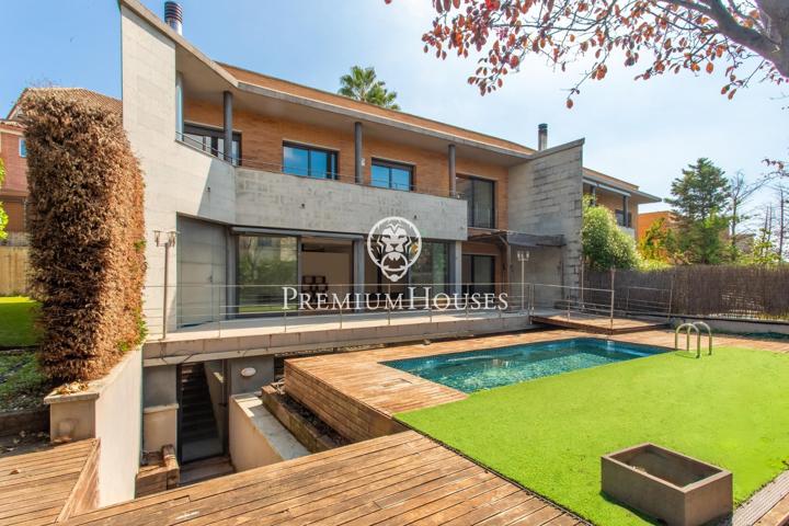 Casa adosada en Alella en venta con piscina privada photo 0