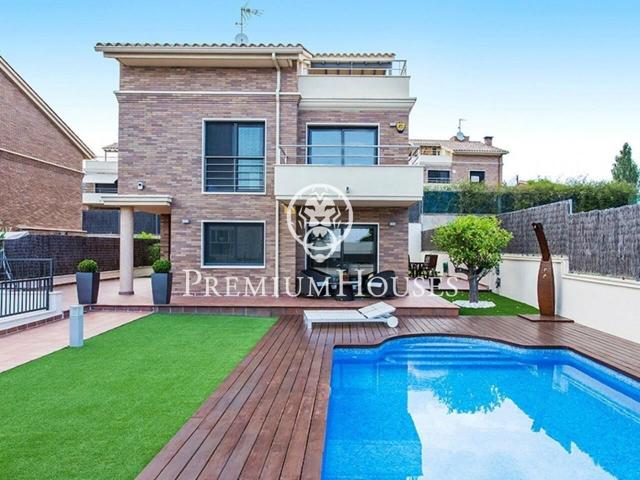 Magnífica casa en venta al lado de Sorli Emocions photo 0