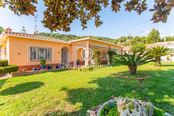 Casa independiente en una sola planta en venta en Calella photo 0