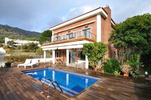 Casa independiente en venta en Teià photo 0