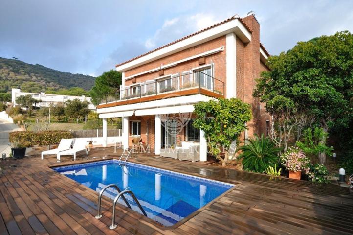 Casa independiente en venta en Teià photo 0