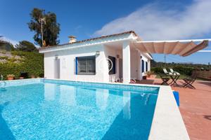Casa con encanto, piscina y vistas al mar, en un entorno natural cerca de Sant Pol de Mar photo 0