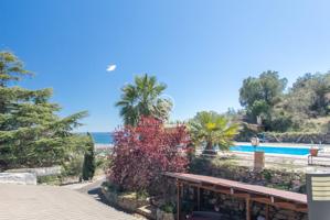 Finca con impresionantes vistas en Alella photo 0