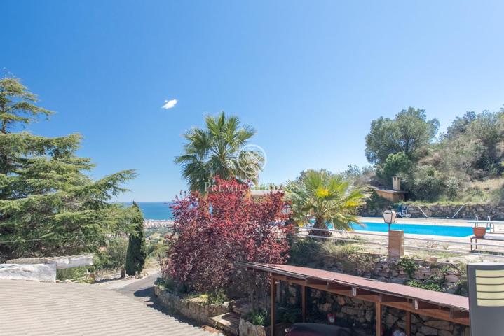 Finca con impresionantes vistas en Alella photo 0