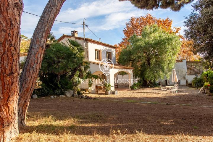 Casa semirreformada en venta en Sant Andreu de Llavaneres photo 0