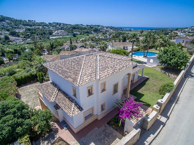 MAJESTUOSA VILLA ES MUY AMPLIA Y TOTALMENTE PLANA PARCELA EN SOLPARK, MORAIRA. photo 0