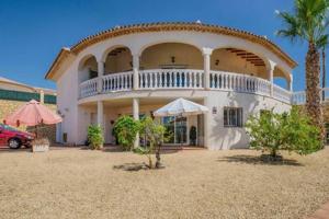 Villa de estilo mediterráneo con piscina privada en la Nucía. photo 0