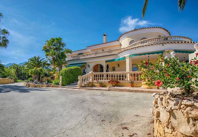 Magnífica villa con dos apartamentos de invitados y vistas panorámicas al mar en l’Alfàs de photo 0