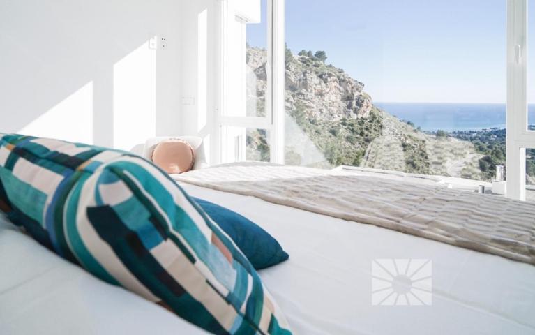 Villa con vistas al mar en un complejo residencial cerrado en Altea y lista para entrar a vivir photo 0