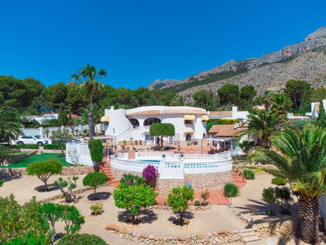 Villa de estilo Ibicenco con impresionantes vistas a la montaña y al mar en Altea photo 0