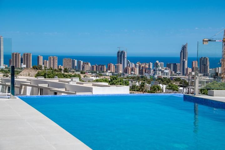 Fantástica villa de diseño moderno con vistas a la bahía de Benidorm y cerca de todos los servicios. photo 0