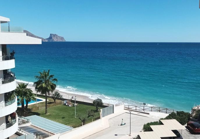 Apartamento de 2 dormitorios en la primera linea de playa en la zona de Cap Negret Altea. photo 0