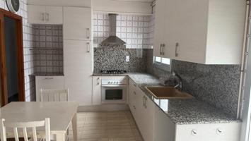 Piso de 4 habitaciones y 2 baños en Amposta – ¡Tu nuevo hogar te espera! photo 0