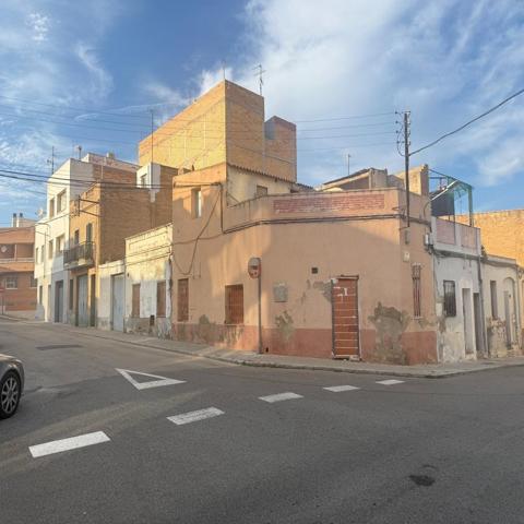 🏡 Casa Esquinera para Reformar Integralmente – Gran Potencial photo 0
