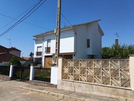 Casa En venta en Calle Argentina, 25, Herrera De Pisuerga photo 0