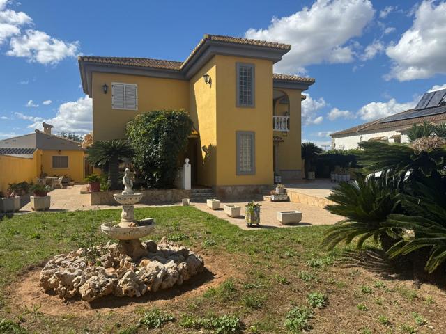 GRAN CHALET EN URBANIZACION MARAVISA DE LA POBLA DE VALLBONA photo 0